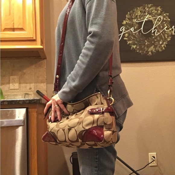 Coach Cross-body Medium Signature Handbag - Picture 6 of 12